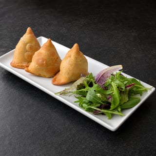 Vegetable Samosas (V)