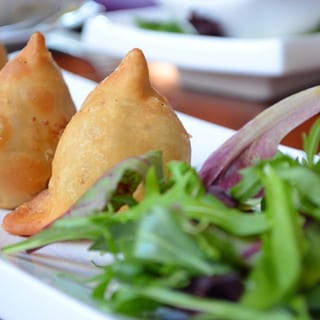 Vegetable Samosas (V)